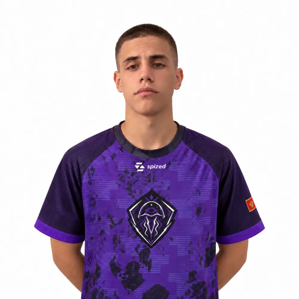 LeComi wearing the Voidera Esports jersey